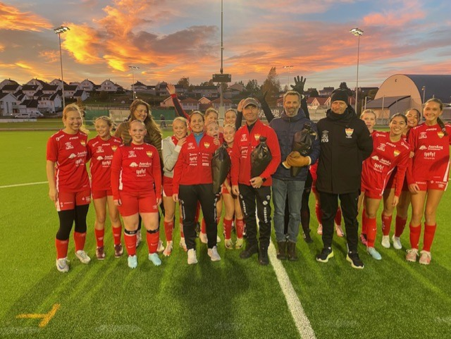 SIF takker trener/lederteam etter 10 års innsats